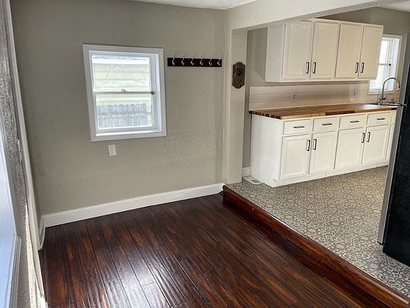 2nd image of 508 Henry Ave SE