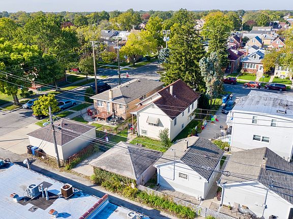 3rd image of 3405 N Oconto Ave