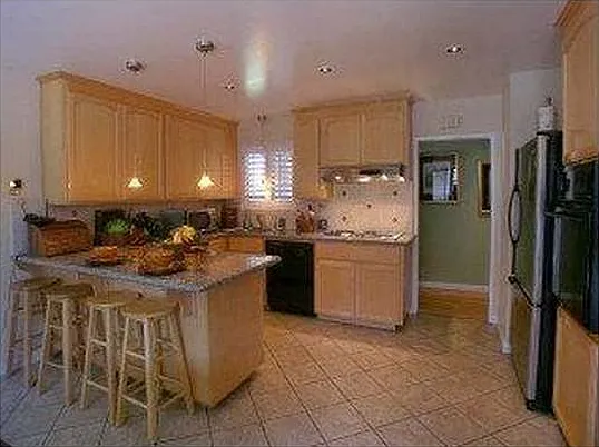 3 bed, 1600 sqft, $5,000 — Photo 3