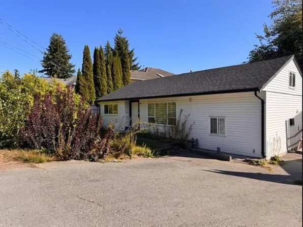 10852 140th St, Surrey, BC V3R 3G2