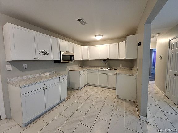 5th image of 118 Barker St