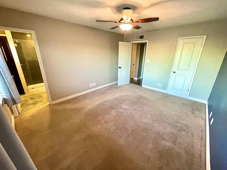 large master with en suite and ceiling fan