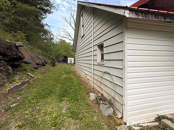 3rd image of 2784 Matoaka Rd