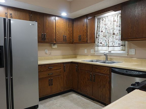 5th image of 605 N Park Ave