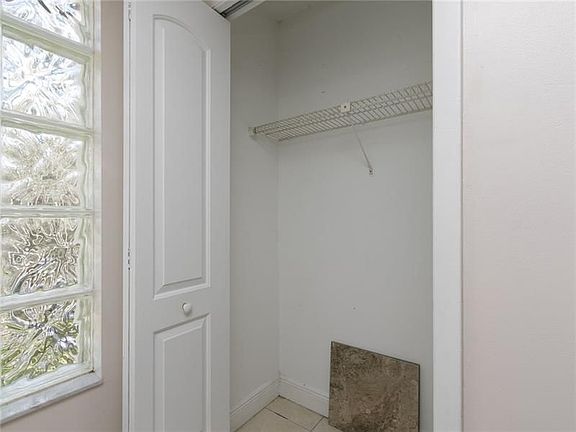 5th image of 417 Lakeview Dr APT 206