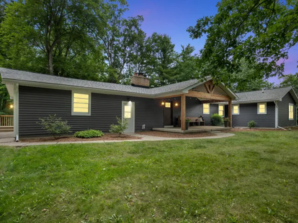 1059 Cumberland Ave SE, Lowell, MI 49331