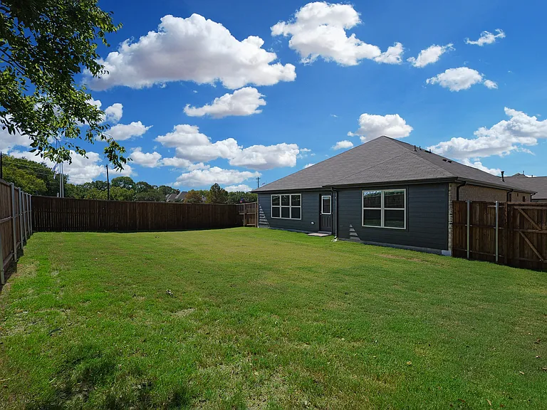 1919 Rolling Ridge Dr — Photo 18