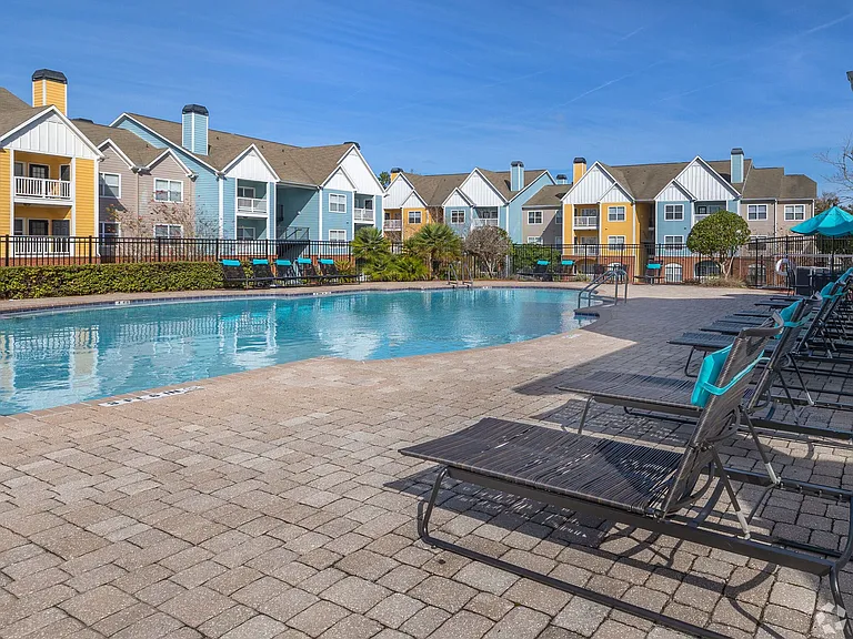 Oaks at Normandy Apartments — Photo 31