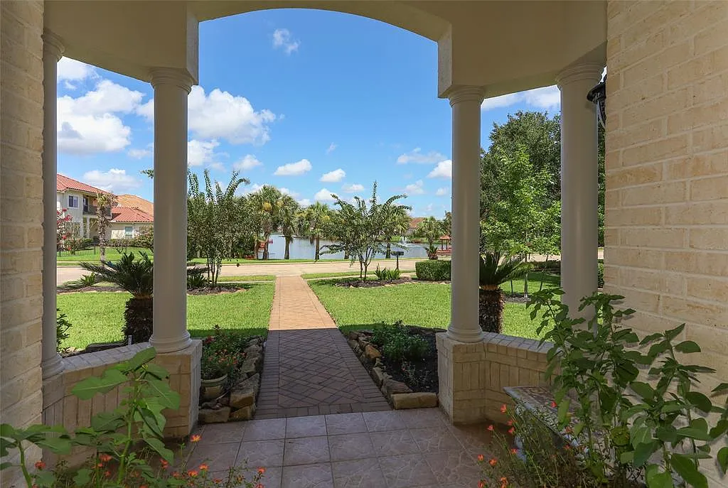 5 bed, 4500 sqft, $10,450 — Photo 4