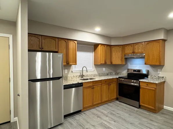 312 Meadow Woods Ln, Lawrenceville, NJ 08648