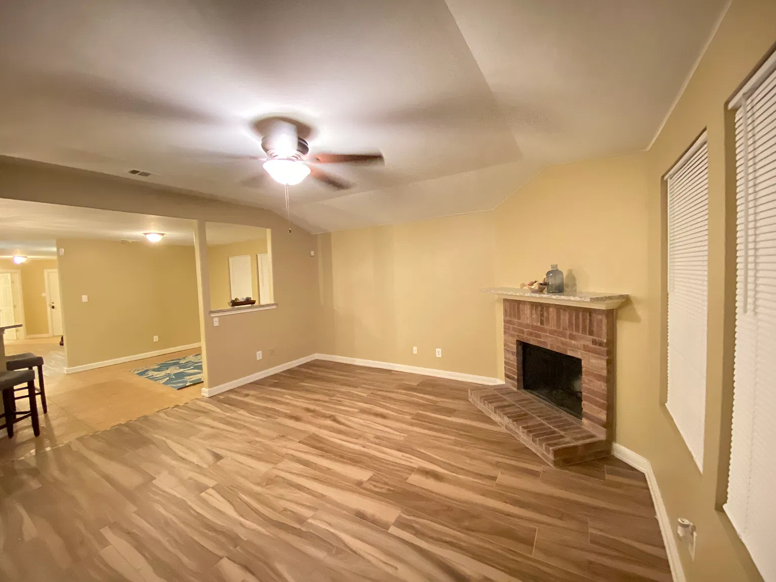 4 bed, 2002 sqft, $2,400 — Photo 4