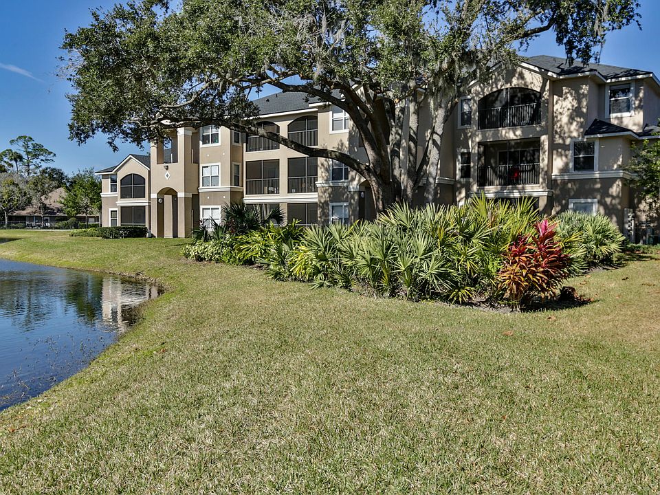 1st image of 940 Village Trl Unit 9-104