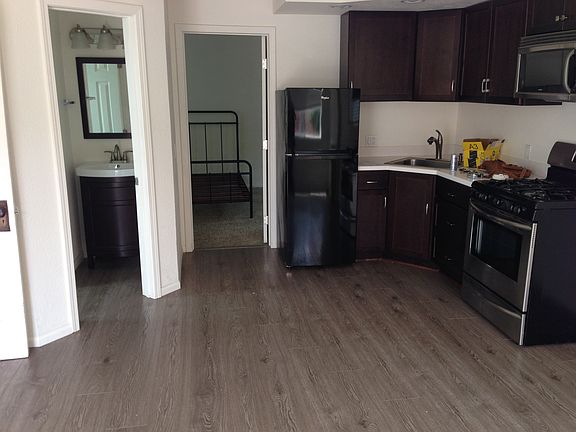 2nd image of 3024 Cedar St
