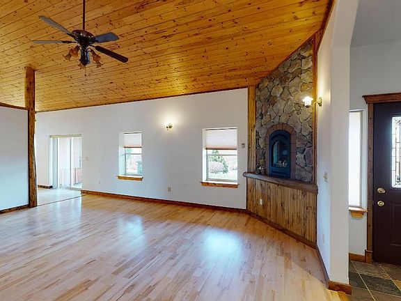 2nd image of 13 Carriage Hill Ct