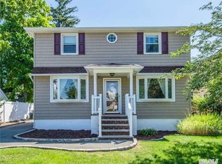 2021 Lindgren St, Merrick, NY 11566