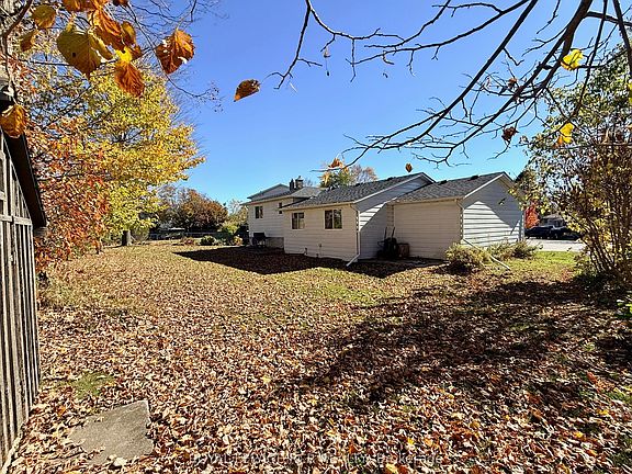 3rd image of 466 Sandhill Ct