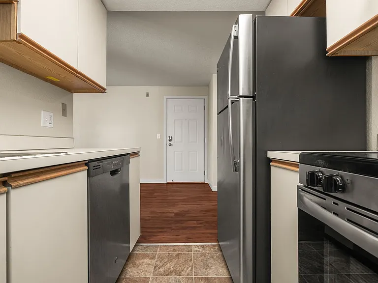 Newland Apartments — Photo 8