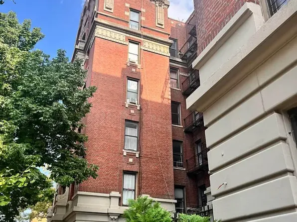 476 Clinton Avenue image 1 of 13