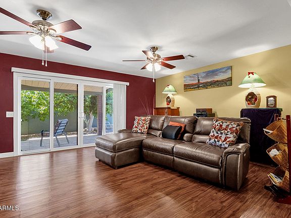 4th image of 709 E ROYAL PALM Road E