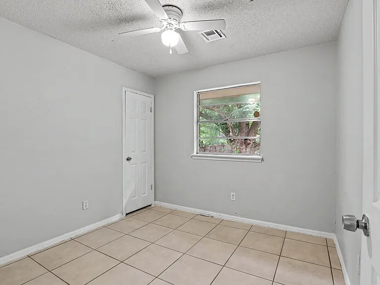 1301 Amhurst Ave — Photo 13