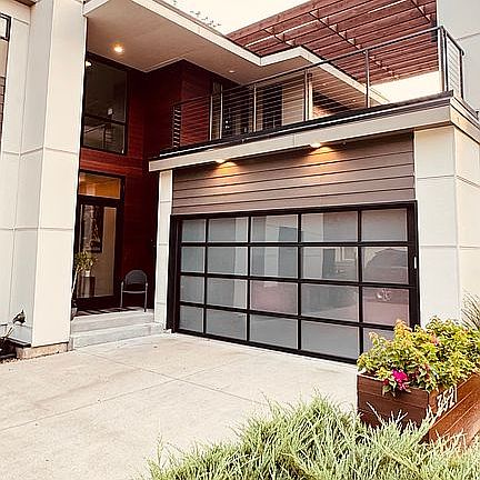 3rd image of 3521 W 73rd St