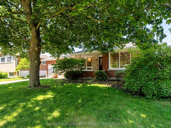 5th image of 15 Springbank Dr