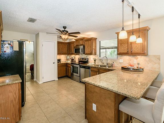 4th image of 13642 Picarsa Dr