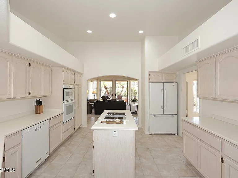 18510 E Leather Ln — Photo 18