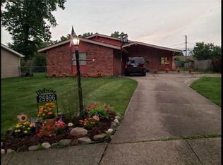 25996 Redwood Dr, Olmsted Falls, OH 44138