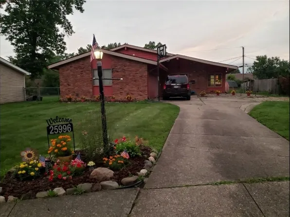 25996 Redwood Dr, Olmsted Falls, OH 44138