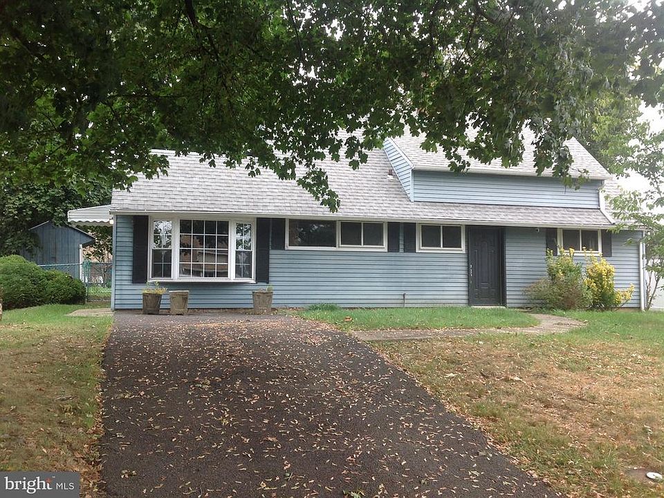 2nd image of 72 Hawthorne Ln