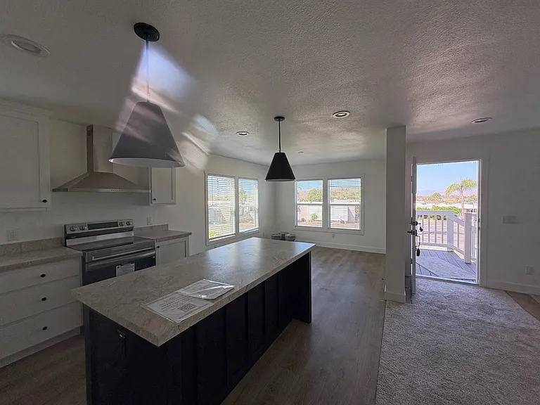 1700 State St #94 — Photo 5