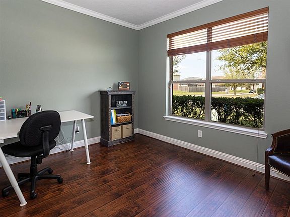 2nd image of 7643 Shavano Ln