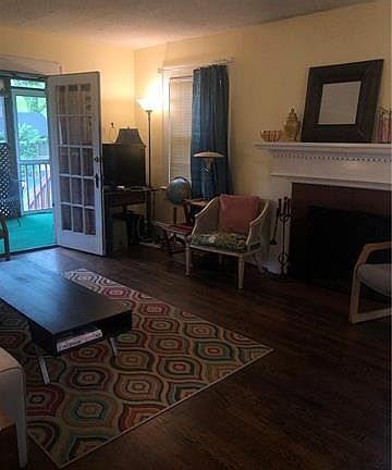 5th image of 831 Wood St