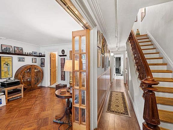 3rd image of 32 Saint James Pl #1