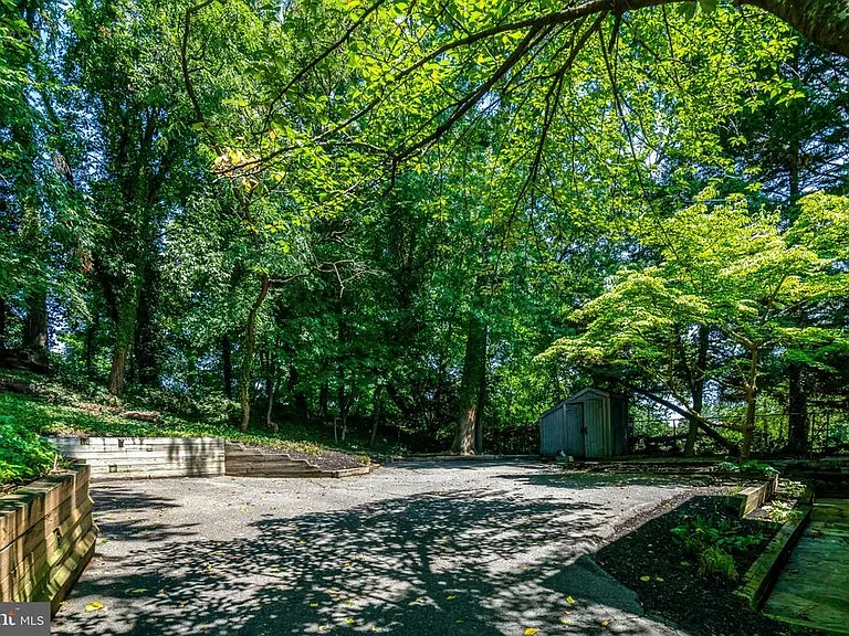 203 W Glendale Ave — Photo 75