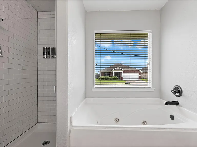 10819 Redwood Dr — Photo 19