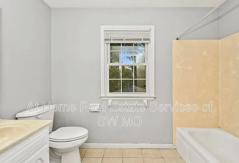 834 E Manchester Dr — Photo 15