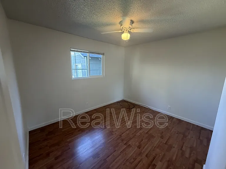 716 SE 9th St — Photo 12