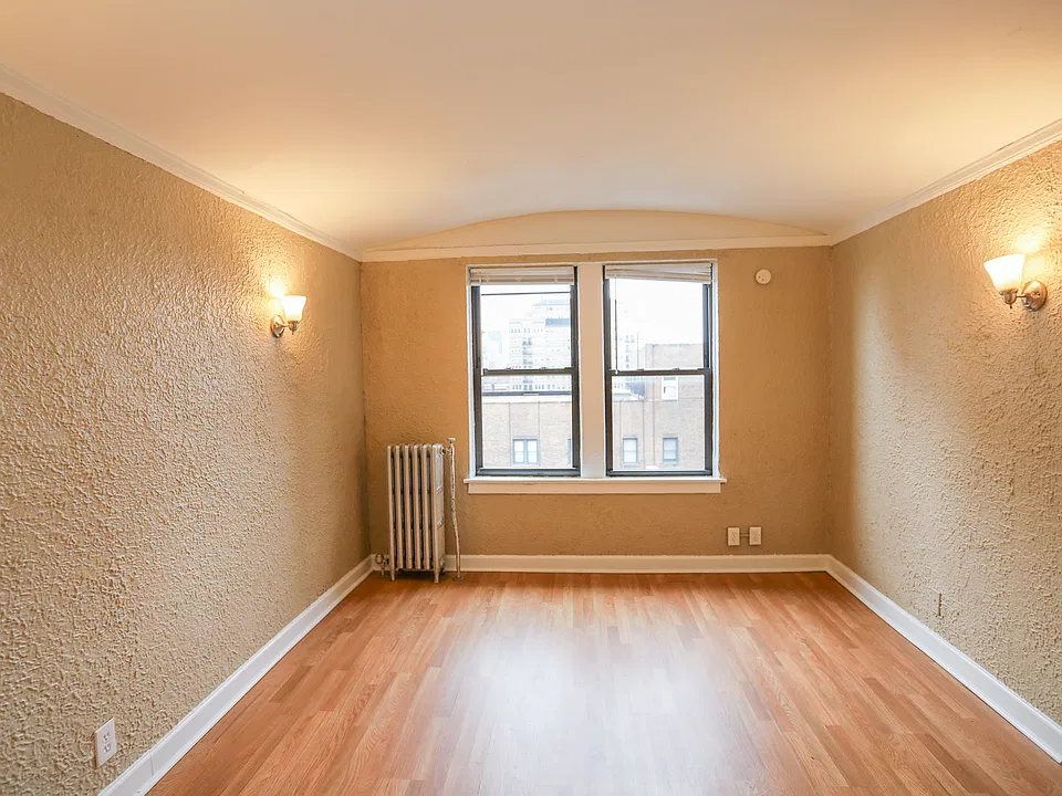 1062 W Rosemont Ave #703