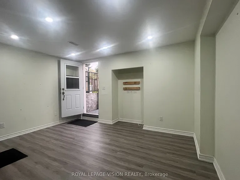 25 Gabrielle Cres #BASEMENT — Photo 4