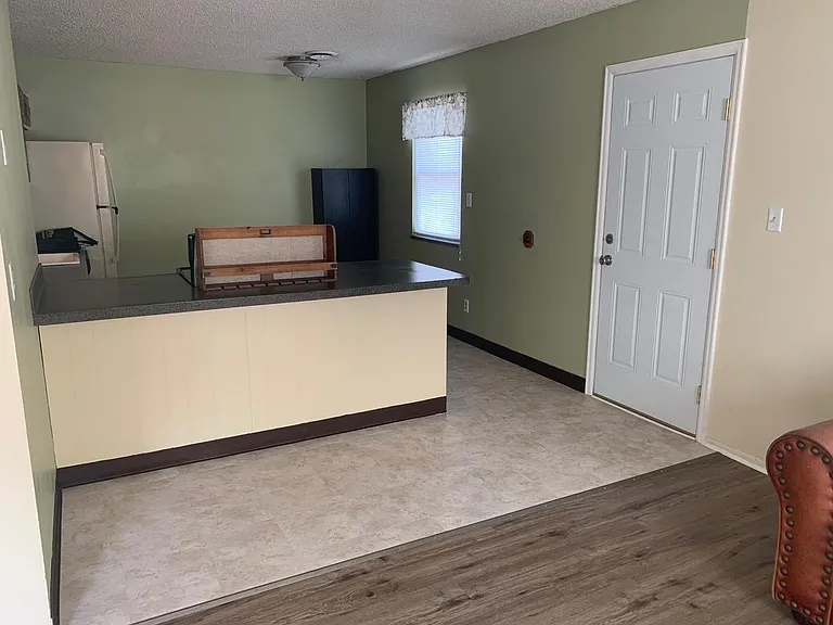 2811 W Olive St — Photo 9