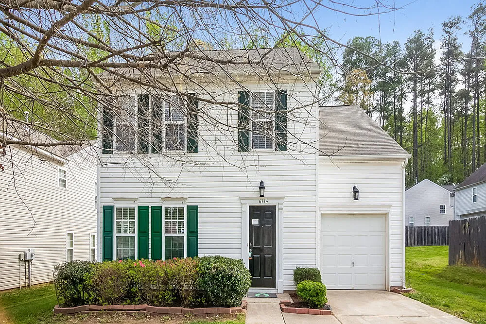 4 bed, 2.5 bath, 1704 sqft, $1,860 — Photo 1