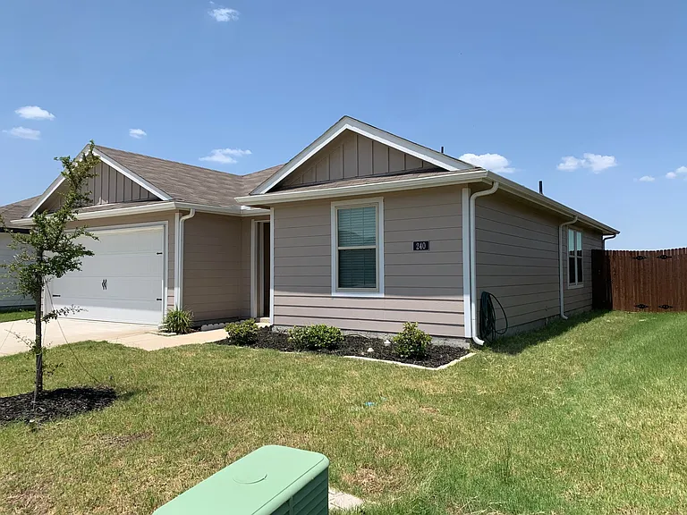 240 Boxwood Dr — Photo 13