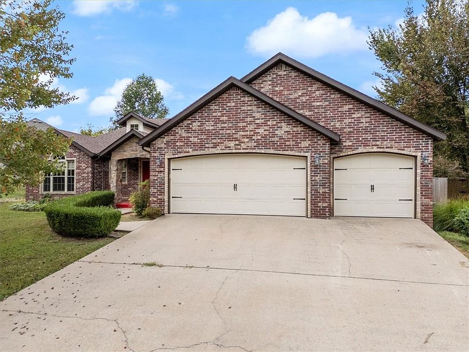1st image of 18 Queensferry Cir