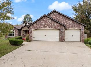 18 Queensferry Cir, Bella Vista, AR 72715