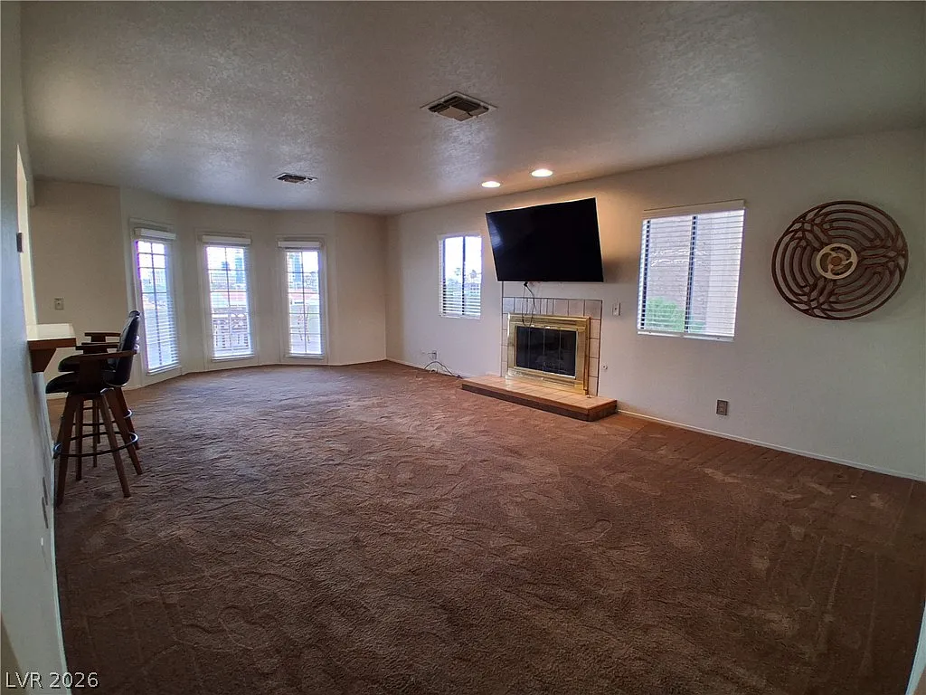 3 bed, 2.5 bath, 1622 sqft, $2,301 — Photo 3