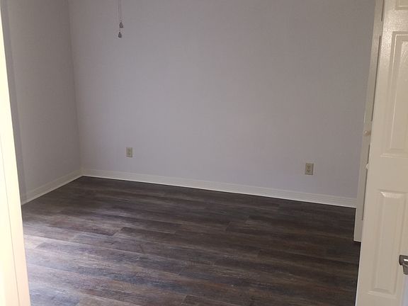 4th image of 2740 Honeywood Dr