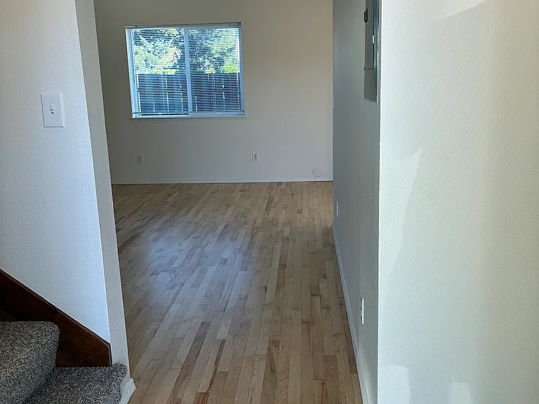 277 S Knott St — Photo 3