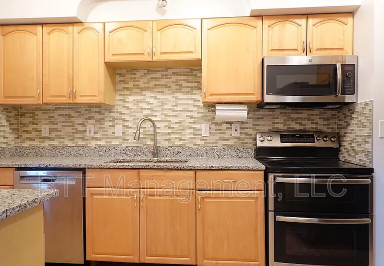 800 Maplewood Ave #1 — Photo 8